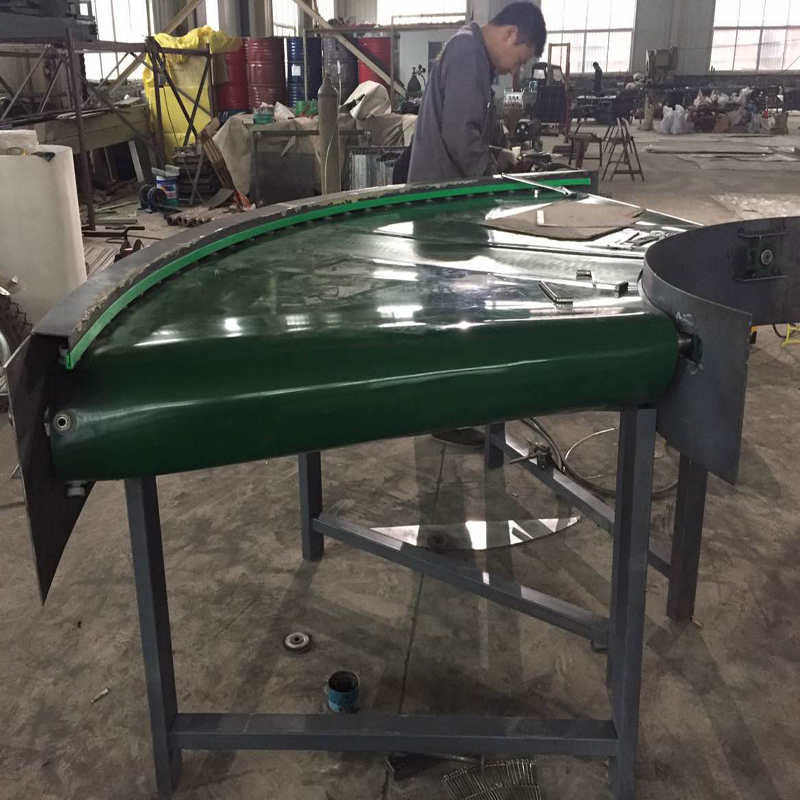 轉彎輸送機