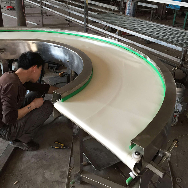 轉彎輸送機